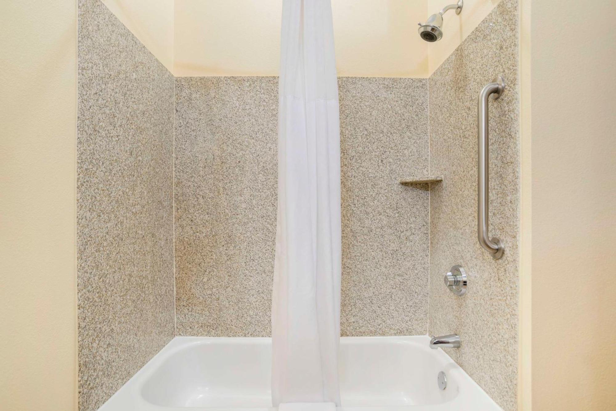 Best Western Plus Flowood Inn & Suites Экстерьер фото